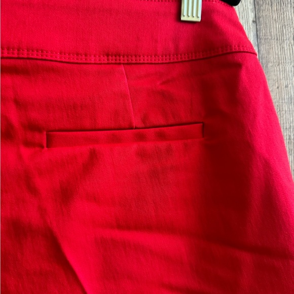 Isaac Mizrahi Scalloped Hem Mid Rise Red Cotton Blend Chino Shorts 10 - Picture 7 of 11